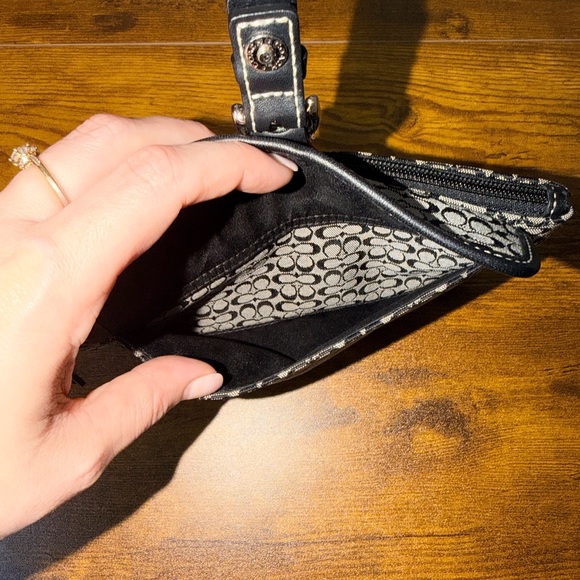 Coach Soho Black Mini Signature Large Skinny Front Buckle Wristlet - Picture 3 of 3